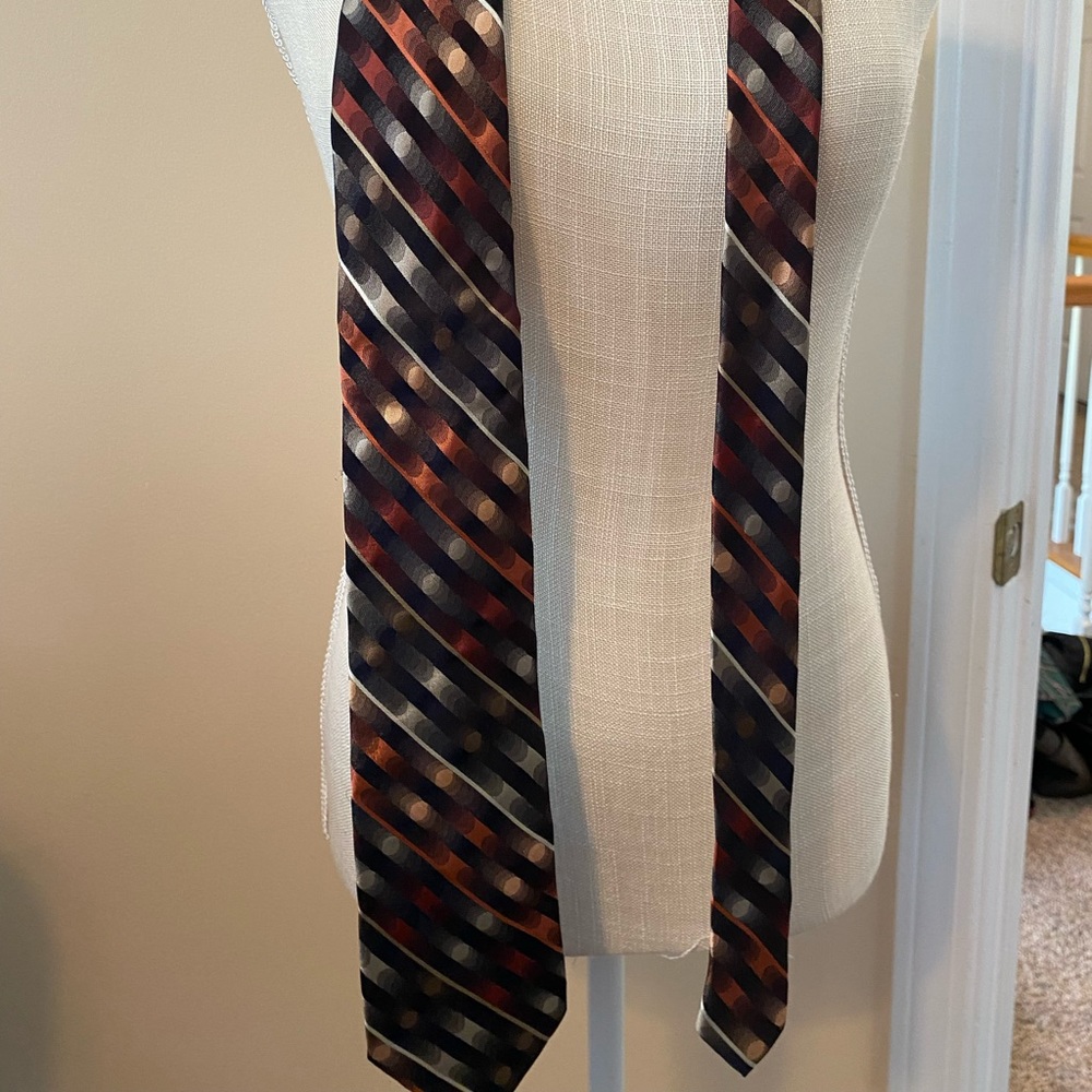 2 men’s ties, each worn once - Picture 1 of 4